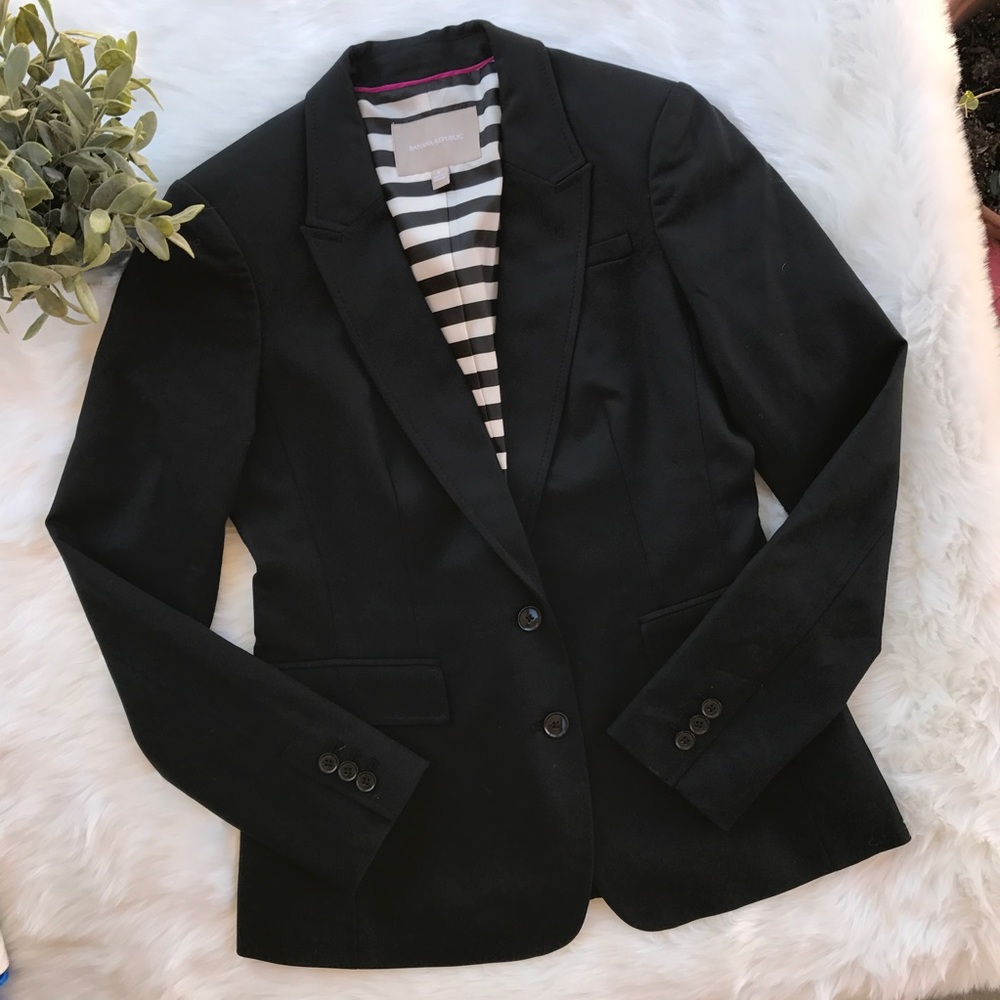 Banana republic}• black blazer - Picture 4 of 8